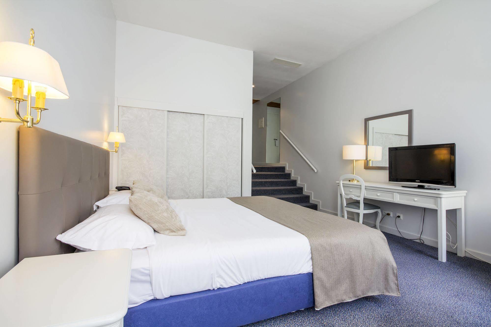 Hotel Apartamentos Geres Ribeiro Extérieur photo